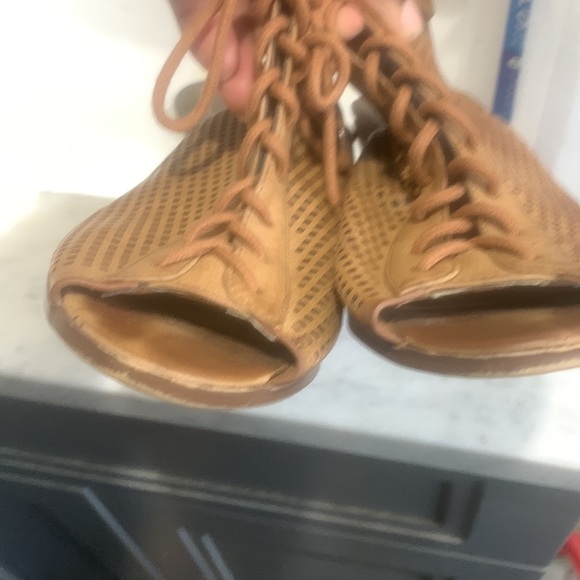 Call it spring shoes - Picture 9 of 10